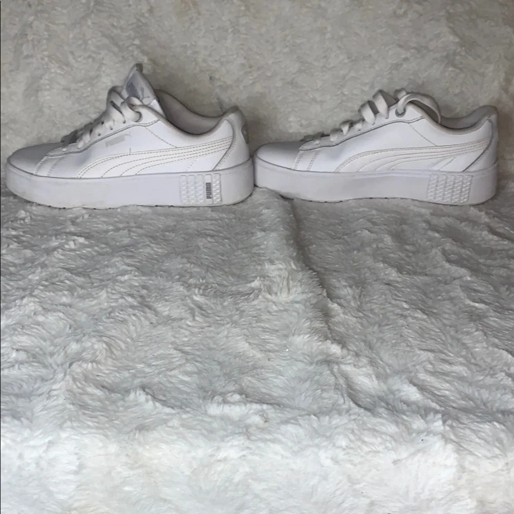 Like New PUMA White Sneakers - Picture 8 of 8